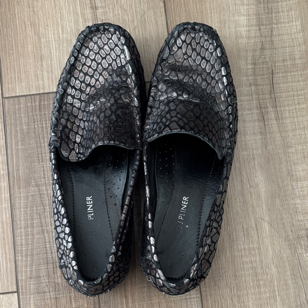 Snakeskin Patterned Loafers